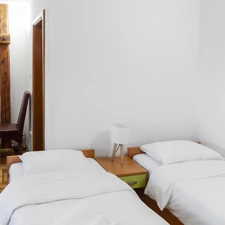 Prenociste Omega Luxury Oda ve Kahvaltı 3*