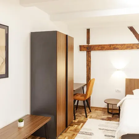 Oda ve Kahvaltı Prenociste Omega Luxury