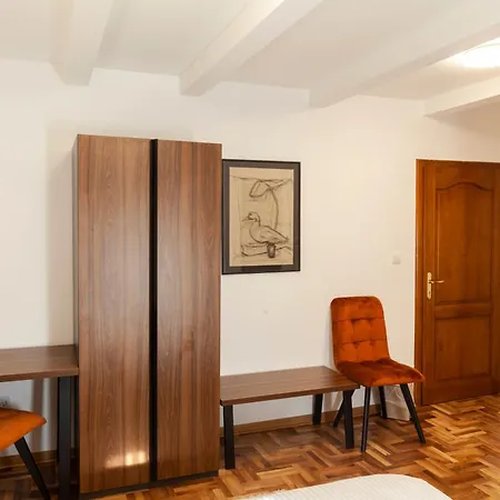 Prenociste Omega Luxury Oda ve Kahvaltı 3*