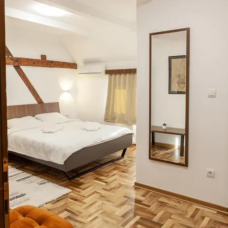 Prenociste Omega Luxury Oda ve Kahvaltı 3*