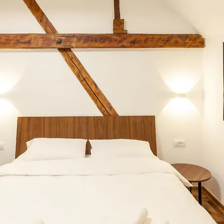 Prenociste Omega Luxury Oda ve Kahvaltı 3*